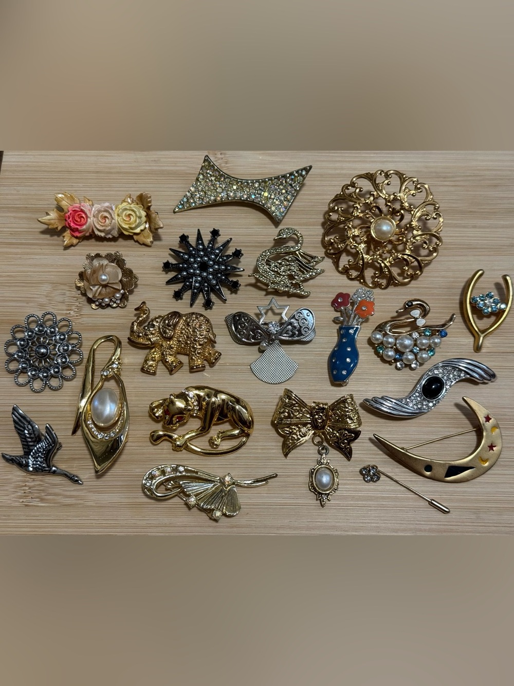 Assorted Brooches Bundle